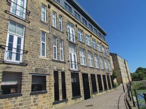 First floor apartment - click for photo gallery